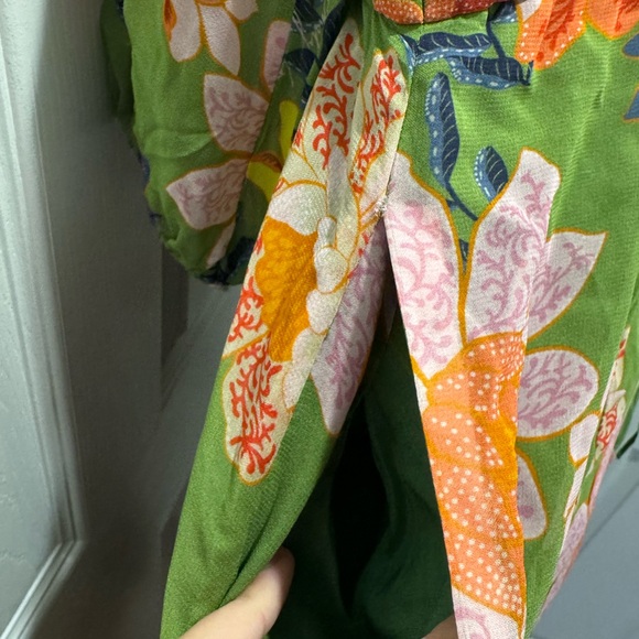 BRAND NEW EMILY LOVELOCK FLORAL DRESS WITH TAGS - Picture 4 of 14